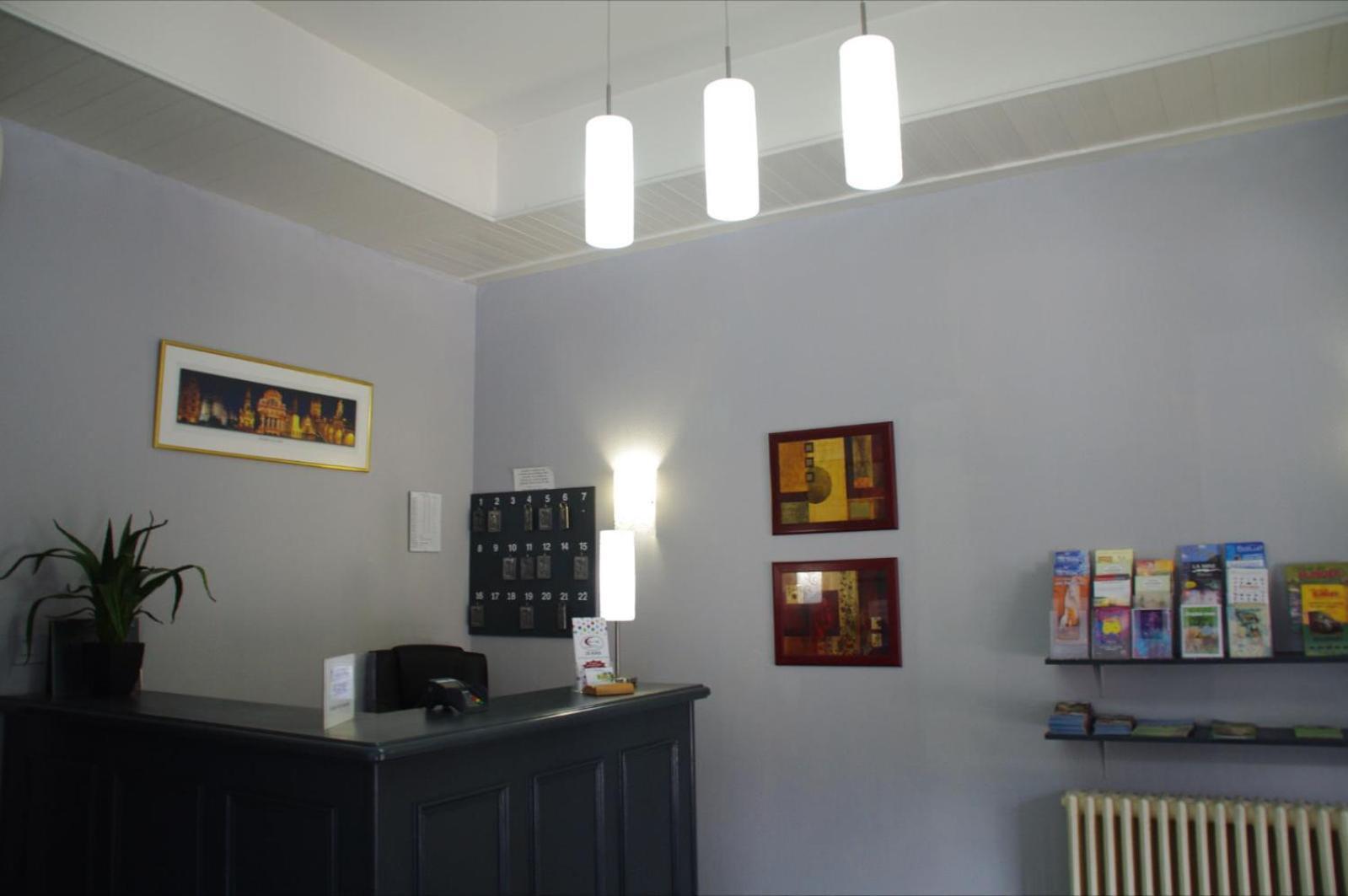 Le Royalty Hotel Angers Buitenkant foto